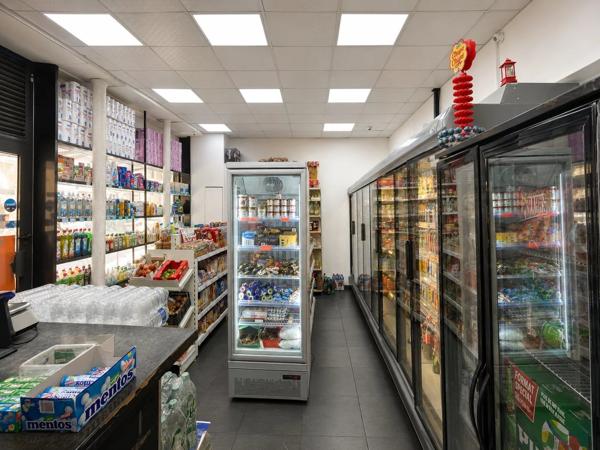 Vente                                                      Fonds de commerce
                        
                     2 pièces                                         à Paris 18