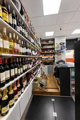 Vente                                                      Fonds de commerce
                        
                     2 pièces                                         à Paris 18