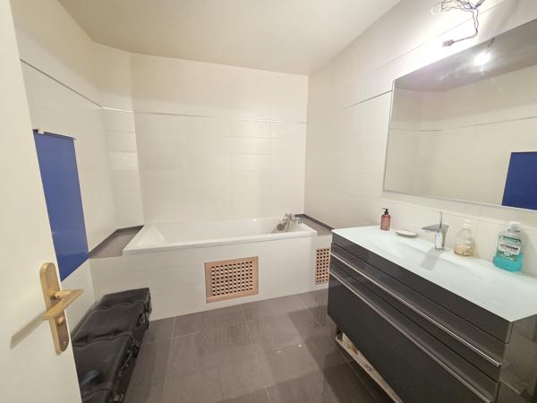 À VENDRE – T3 AVEC BALCON – MARSEILLE 6eme –Vauban