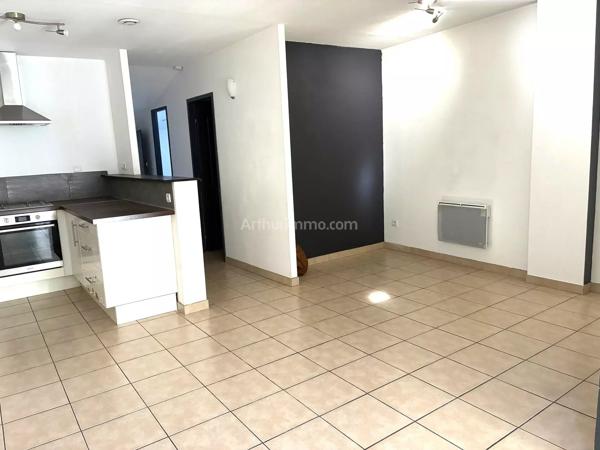 Location                                                      Appartement
                        
                     3 pièces                      42 m2                     à Tourves