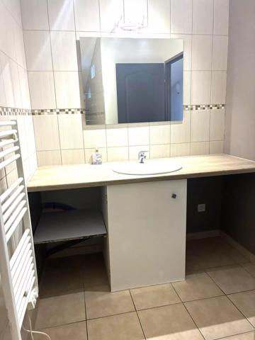 Location                                                      Appartement
                        
                     3 pièces                      42 m2                     à Tourves