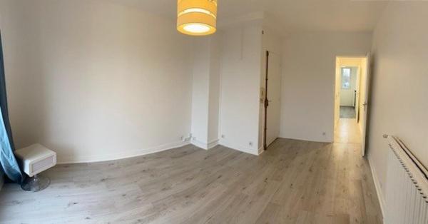 Saint Maur Des Fossés, 94100, quartier de La Pie, appartement de 30M2 avec balcon.