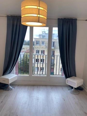 Saint Maur Des Fossés, 94100, quartier de La Pie, appartement de 30M2 avec balcon.