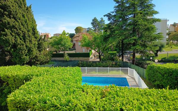 Appartement à vendre    2 pièces • 43 m2 Antibes