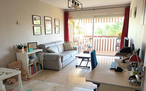 Appartement à vendre    2 pièces • 43 m2 Antibes