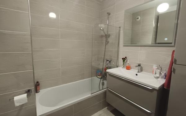 Appartement à vendre    2 pièces • 43 m2 Antibes