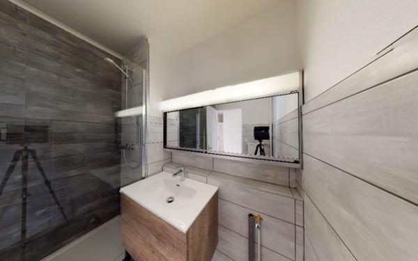 Appartement à louer    4 pièces • 99,71 m2 Saint-Étienne