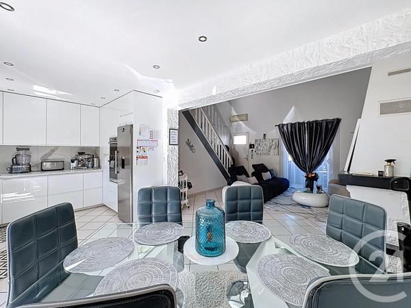 Maison à vendre  6 pièces - 102,22 m 2   SAVIGNY LE TEMPLE  - 77