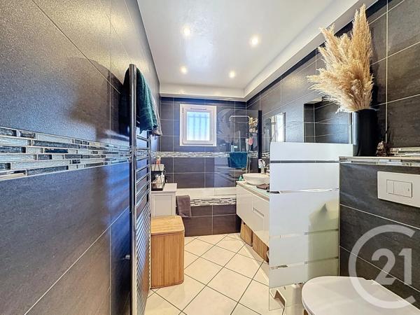 Maison à vendre  6 pièces - 102,22 m 2   SAVIGNY LE TEMPLE  - 77