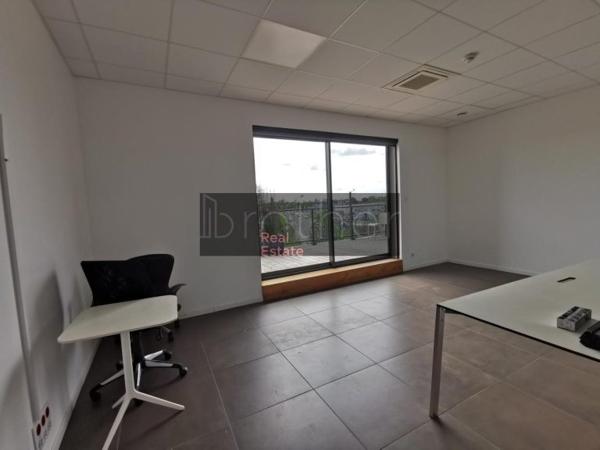 Bureau de 1294 m² à louer à Bordeaux Ouest-Merignac