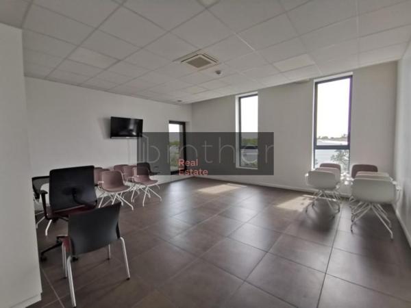 Bureau de 1294 m² à louer à Bordeaux Ouest-Merignac
