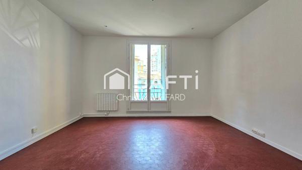 T2 rénové avec goût – Luminosité et calme au cœur du 3e arrondissement