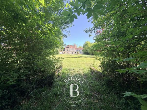 Vatan, Château 13 Chambres -  665 m² à vendre