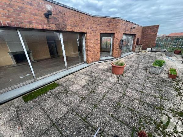 A vendre chez votre Notaire, grand appartement en hyper centre de DUNKERQUE (59140), avec garag...