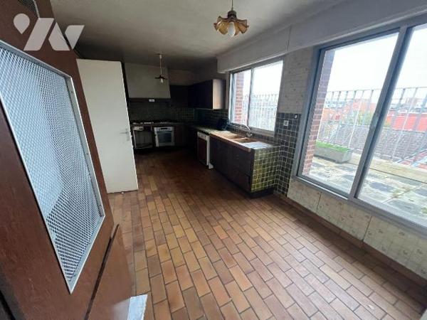 A vendre chez votre Notaire, grand appartement en hyper centre de DUNKERQUE (59140), avec garag...