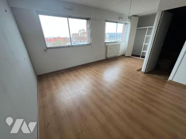 A vendre chez votre Notaire, grand appartement en hyper centre de DUNKERQUE (59140), avec garag...