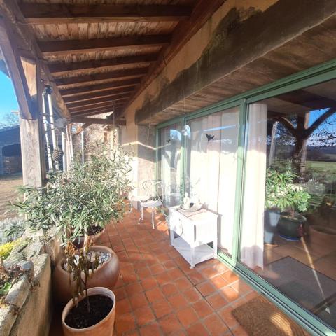 Propriété au calme avec dépendances et terrain