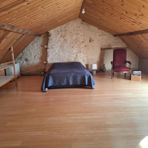 Propriété au calme avec dépendances et terrain