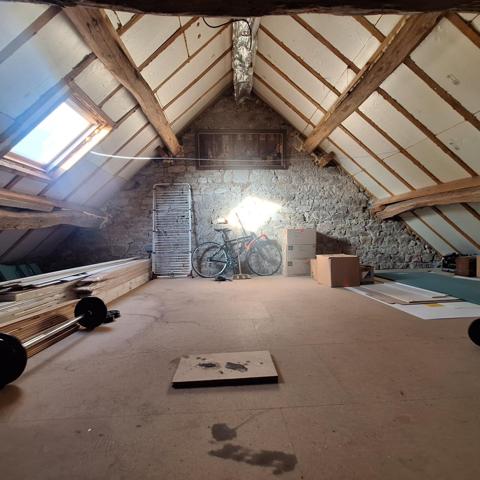 Propriété au calme avec dépendances et terrain