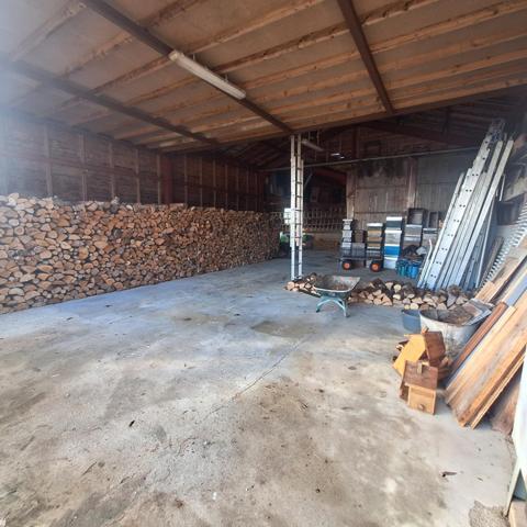 Propriété au calme avec dépendances et terrain