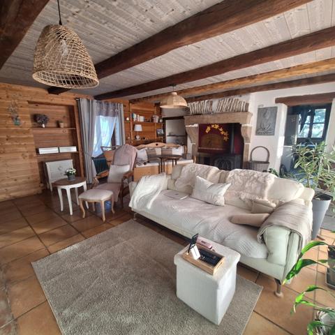 Propriété au calme avec dépendances et terrain