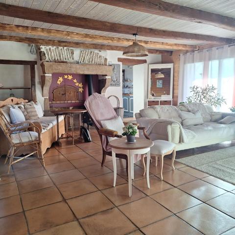 Propriété au calme avec dépendances et terrain