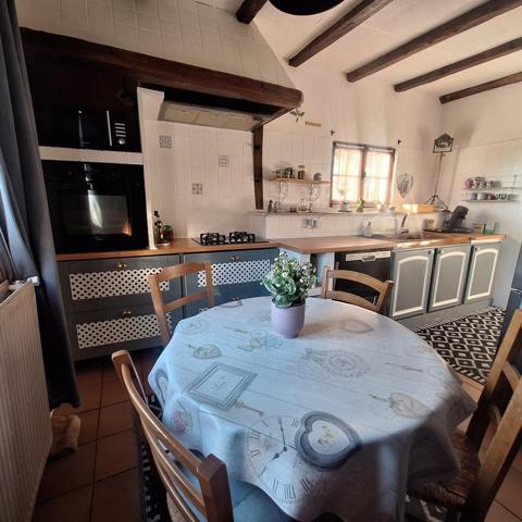 Propriété au calme avec dépendances et terrain