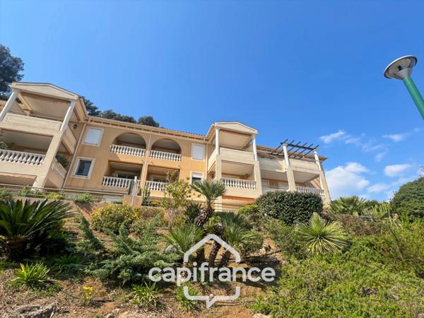 Appartement à vendre 4 pièces HYERES (83), Costebelle, Parc de la Luquette, Dernier étage, vue Mer. DOUBLE GARAGE.