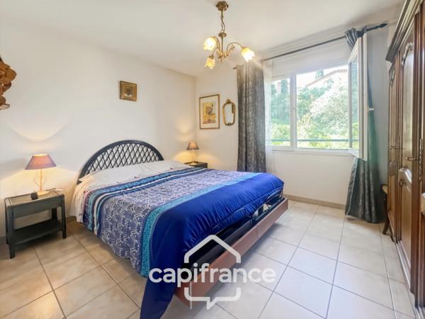 Appartement à vendre 4 pièces HYERES (83), Costebelle, Parc de la Luquette, Dernier étage, vue Mer. DOUBLE GARAGE.