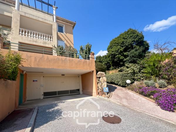 Appartement à vendre 4 pièces HYERES (83), Costebelle, Parc de la Luquette, Dernier étage, vue Mer. DOUBLE GARAGE.