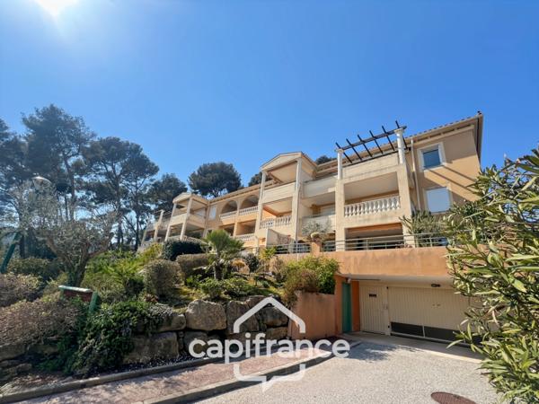 Appartement à vendre 4 pièces HYERES (83), Costebelle, Parc de la Luquette, Dernier étage, vue Mer. DOUBLE GARAGE.