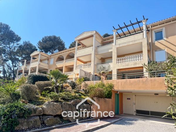 Appartement à vendre 4 pièces HYERES (83), Costebelle, Parc de la Luquette, Dernier étage, vue Mer. DOUBLE GARAGE.