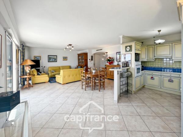 Appartement à vendre 4 pièces HYERES (83), Costebelle, Parc de la Luquette, Dernier étage, vue Mer. DOUBLE GARAGE.