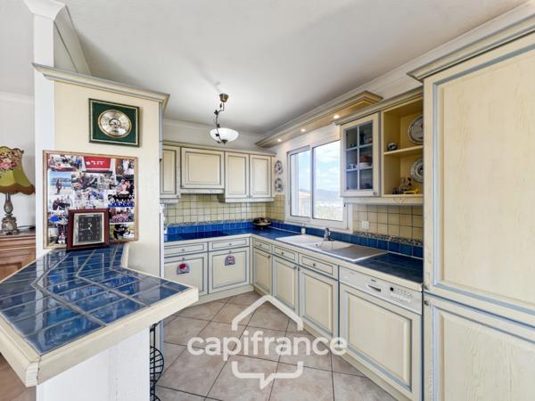 Appartement à vendre 4 pièces HYERES (83), Costebelle, Parc de la Luquette, Dernier étage, vue Mer. DOUBLE GARAGE.