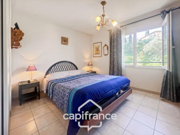 Appartement à vendre 4 pièces HYERES (83), Costebelle, Parc de la Luquette, Dernier étage, vue Mer. DOUBLE GARAGE.