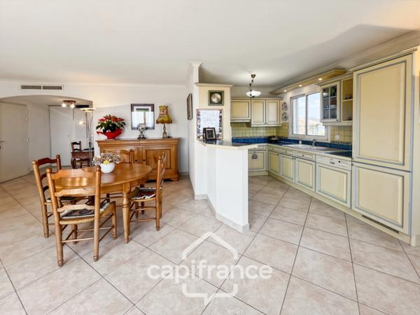 Appartement à vendre 4 pièces HYERES (83), Costebelle, Parc de la Luquette, Dernier étage, vue Mer. DOUBLE GARAGE.