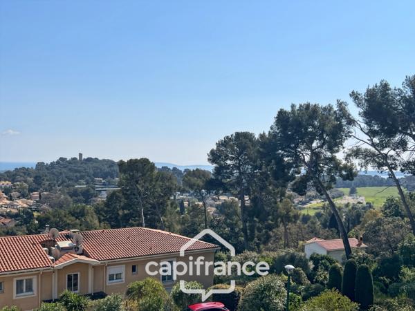 Appartement à vendre 4 pièces HYERES (83), Costebelle, Parc de la Luquette, Dernier étage, vue Mer. DOUBLE GARAGE.
