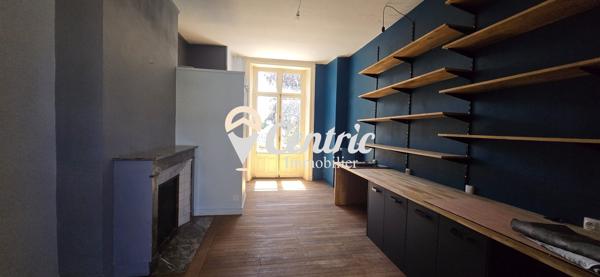 Maison bourgeoise Art Déco en plein cœur de Bressuire – charme, volumes et vue dégagée
