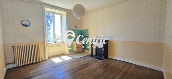 Maison bourgeoise Art Déco en plein cœur de Bressuire – charme, volumes et vue dégagée