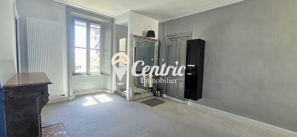Maison bourgeoise Art Déco en plein cœur de Bressuire – charme, volumes et vue dégagée