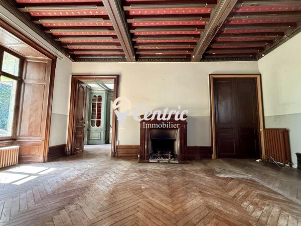 Maison bourgeoise Art Déco en plein cœur de Bressuire – charme, volumes et vue dégagée