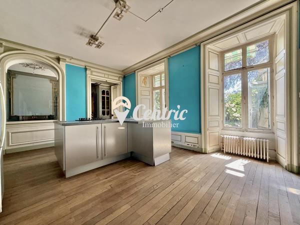 Maison bourgeoise Art Déco en plein cœur de Bressuire – charme, volumes et vue dégagée