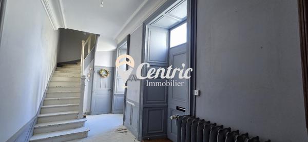 Maison bourgeoise Art Déco en plein cœur de Bressuire – charme, volumes et vue dégagée
