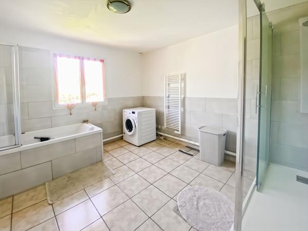 Maison Individuelle VAUREAL de 200* avec 4 chambres terrain 336 m2.