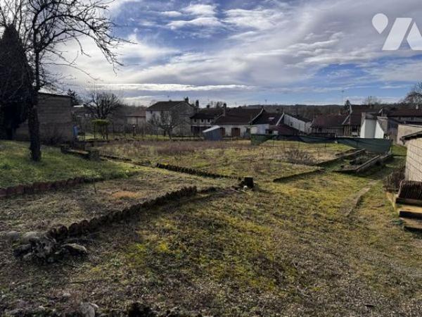 Terrain clos avec garage