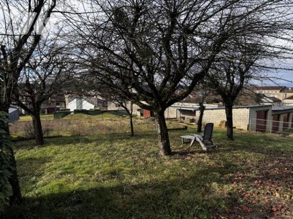 Terrain clos avec garage