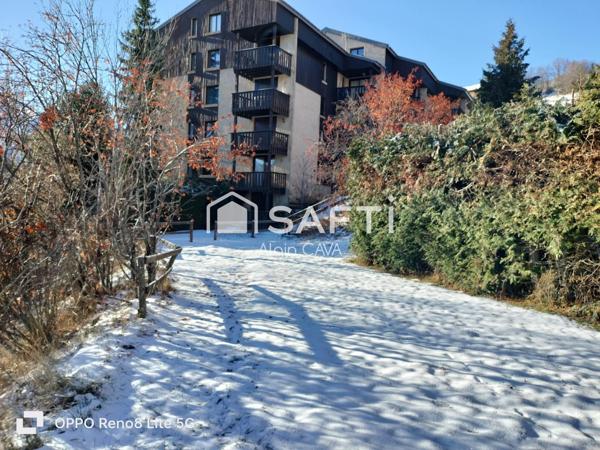 Appartement de 44m² en rez de Jardin avec terrasse , jardin privatif et cave