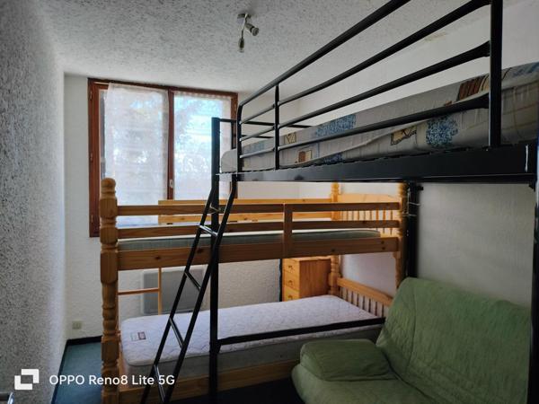 Appartement de 44m² en rez de Jardin avec terrasse , jardin privatif et cave