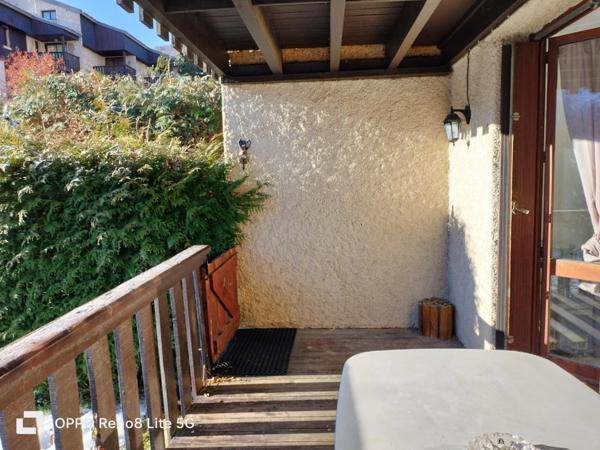 Appartement de 44m² en rez de Jardin avec terrasse , jardin privatif et cave