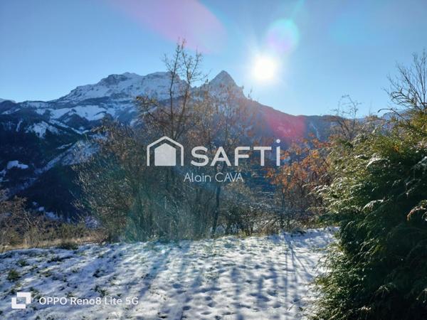 Appartement de 44m² en rez de Jardin avec terrasse , jardin privatif et cave